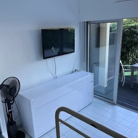 Avec Piscine Et Terrasse A 400m De La Plage Richelieu, Cap D'agde - 4 Pers. - Fr-1-749-48